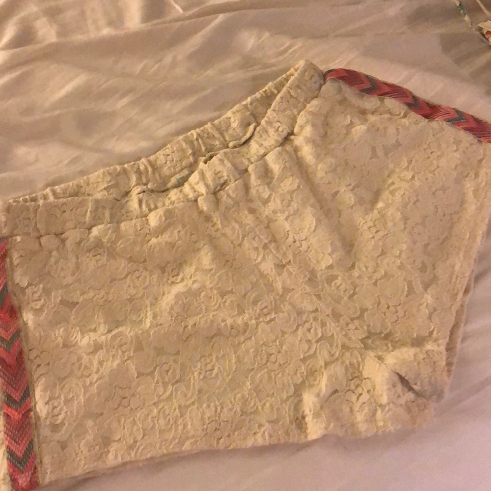 Lace shorts w trim